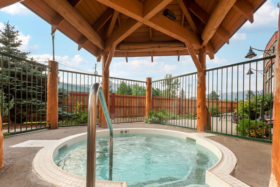 Best Western Plus Fernie Mountain Lodge Hotel in Fernie