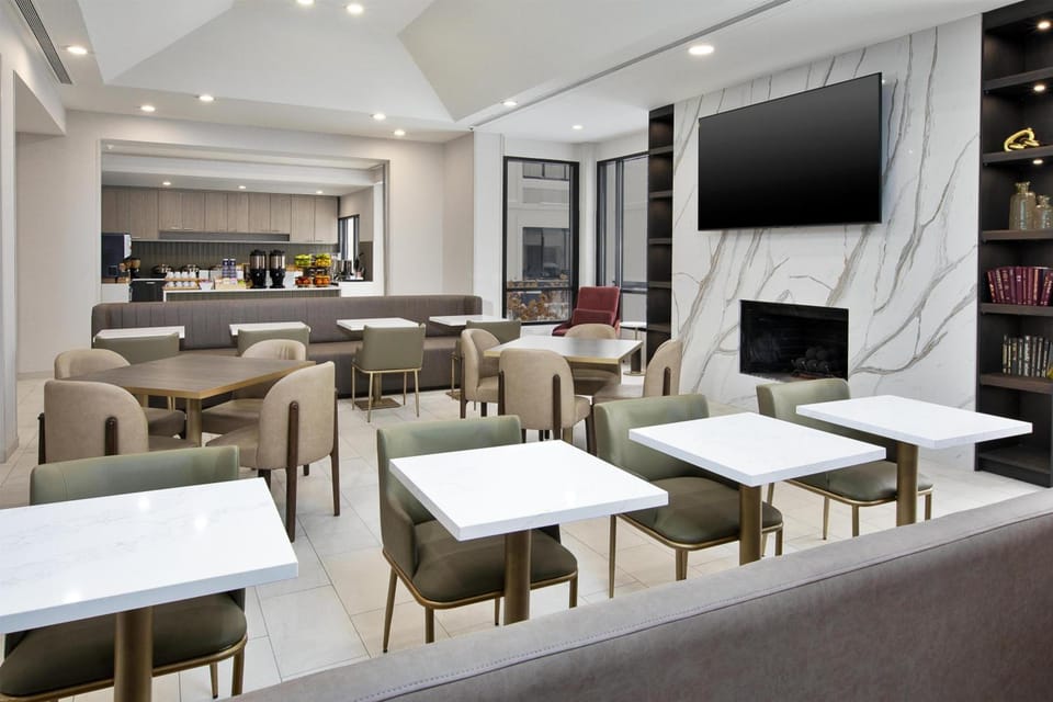 DoubleTree by Hilton Detroit Novi Hotel in Novi