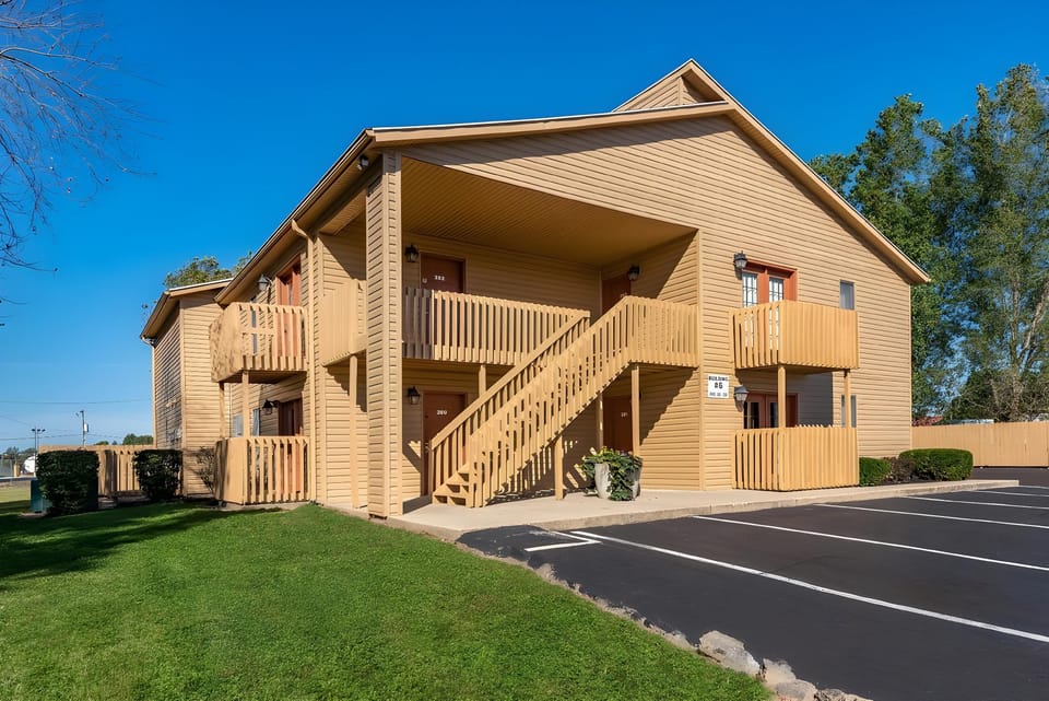 Americas Best Value Inn & Suites St. Marys Hotel in Ohio