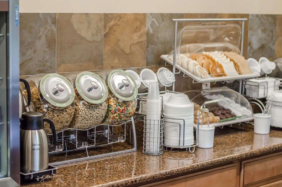 Quality Suites St. Joseph Hotel in Saint Joseph