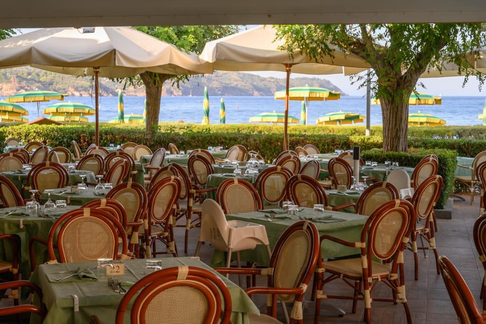 Hotel Le Acacie Resort in Tuscany