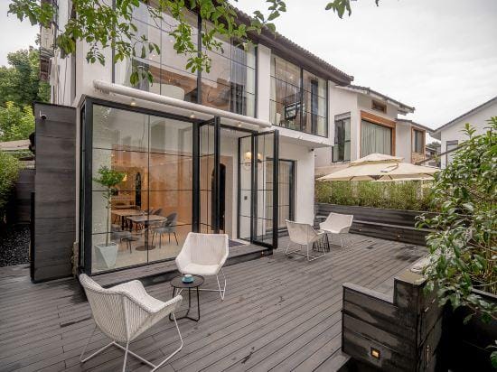 Just Vee & You Guesthouse Hotel in Hangzhou