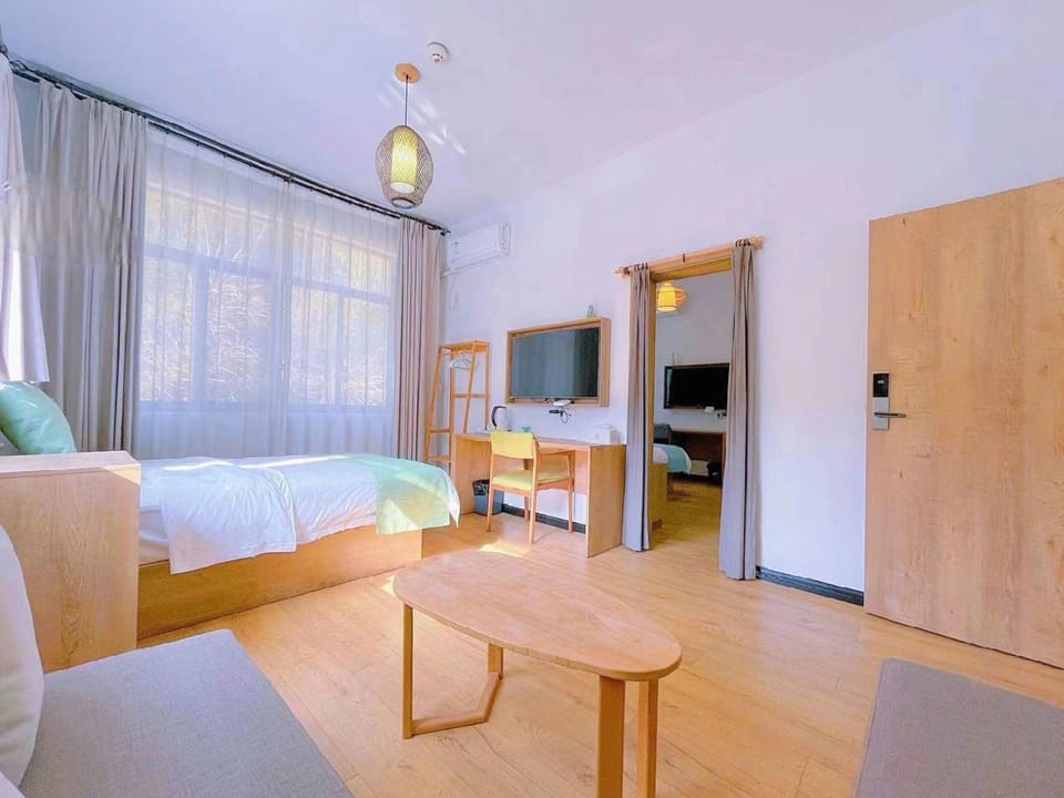 Yinxiang Jiwu Mountain Villa Hotel in Hangzhou