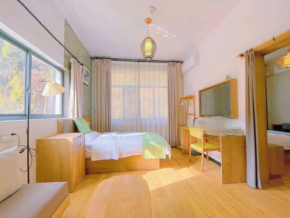 Yinxiang Jiwu Mountain Villa Hotel in Hangzhou