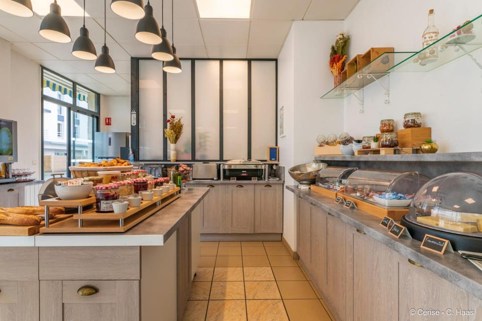 Brit Hotel Confort Lannion Centre Gare Hotel in Lannion