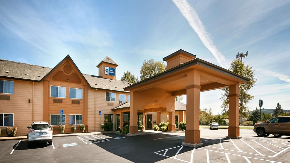 Best Western Dallas Inn & Suites Hotel in Willamette Valley