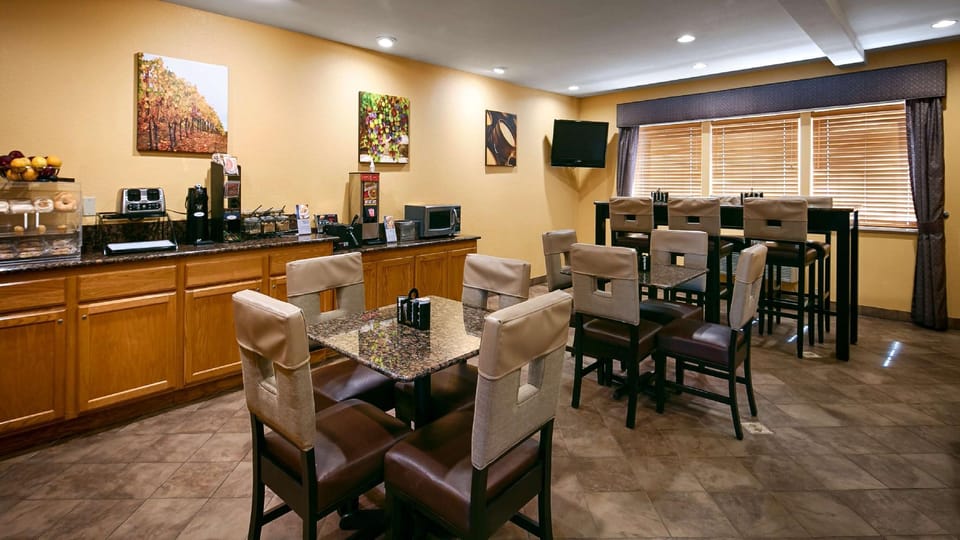 Best Western Dallas Inn & Suites Hotel in Willamette Valley
