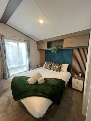 Lottie's Lodge With Hot Tub Lodge in England