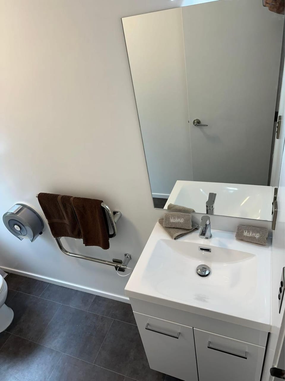 Lorne Apartments Hotel in Hamilton