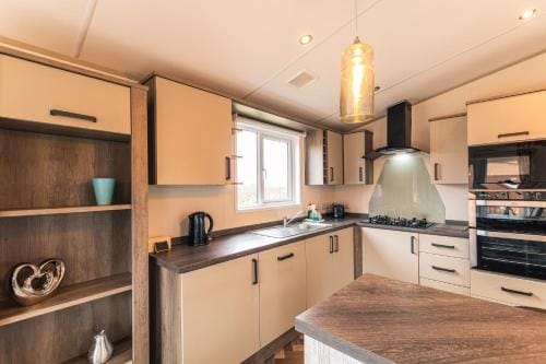 Springwell Lodge With Hot Tub Lodge in England