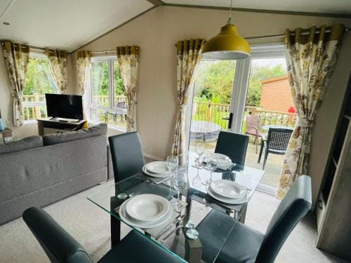 Springwell Lodge With Hot Tub Lodge in England