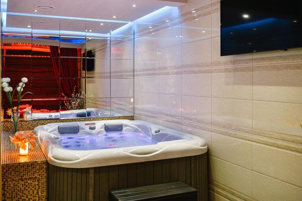 Hot tub