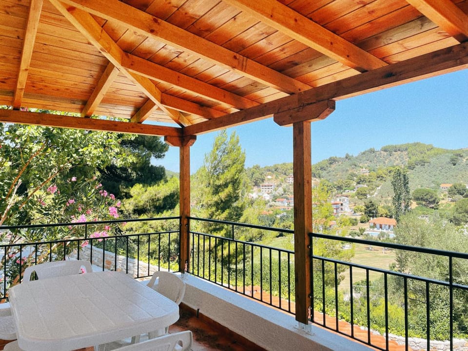 Villa Elpiniki Apartment hotel in Troulos