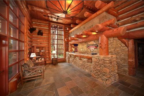 Bearskin Lodge on the River Hotel in Gatlinburg