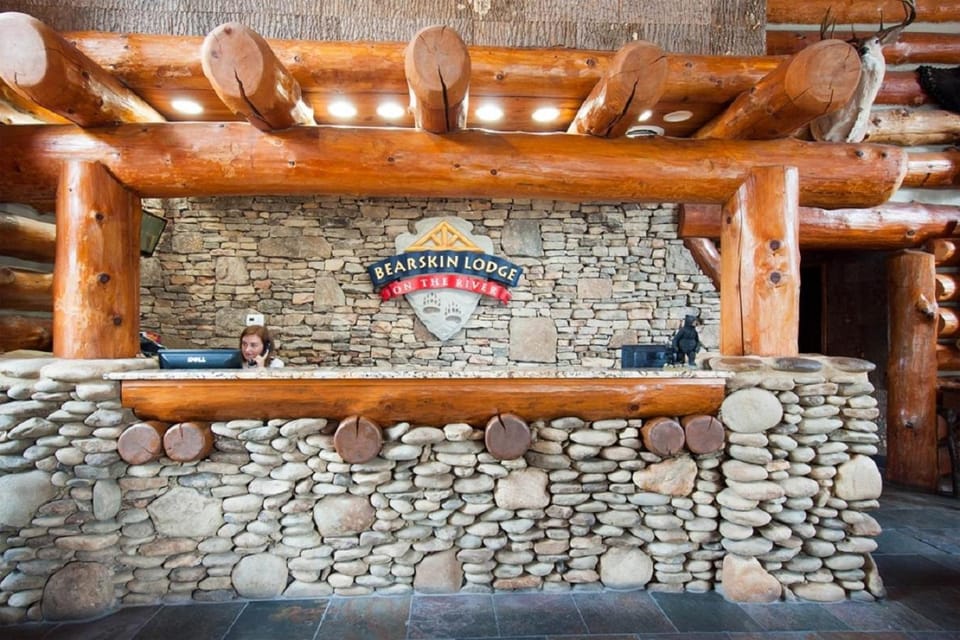 Bearskin Lodge on the River Hotel in Gatlinburg