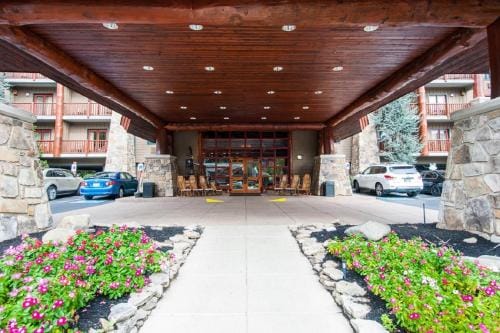 Bearskin Lodge on the River Hotel in Gatlinburg
