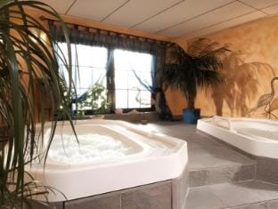 Hot tub