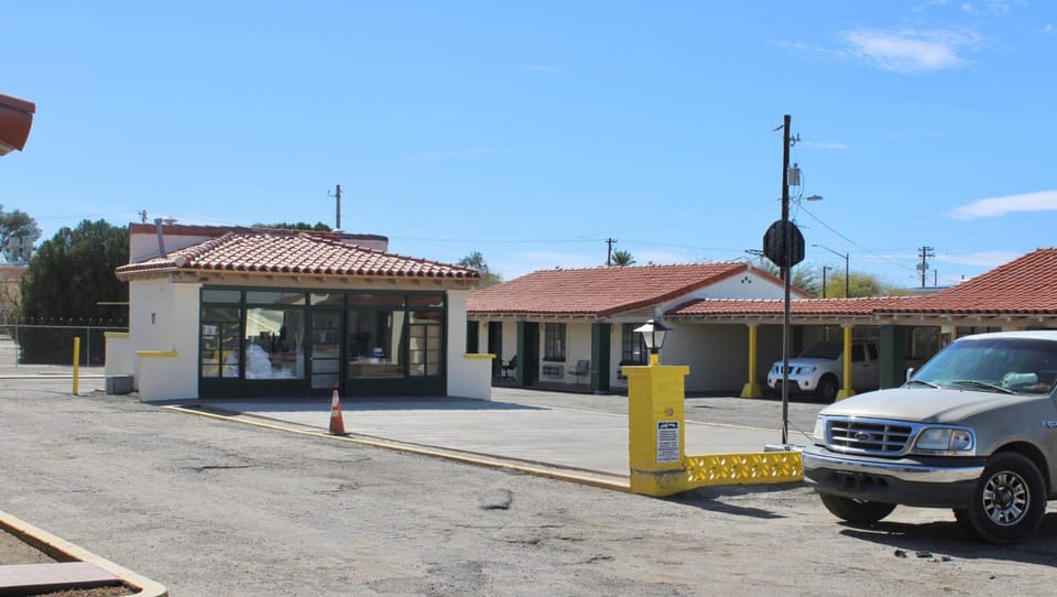 Economy Inn Hotel in South Tucson