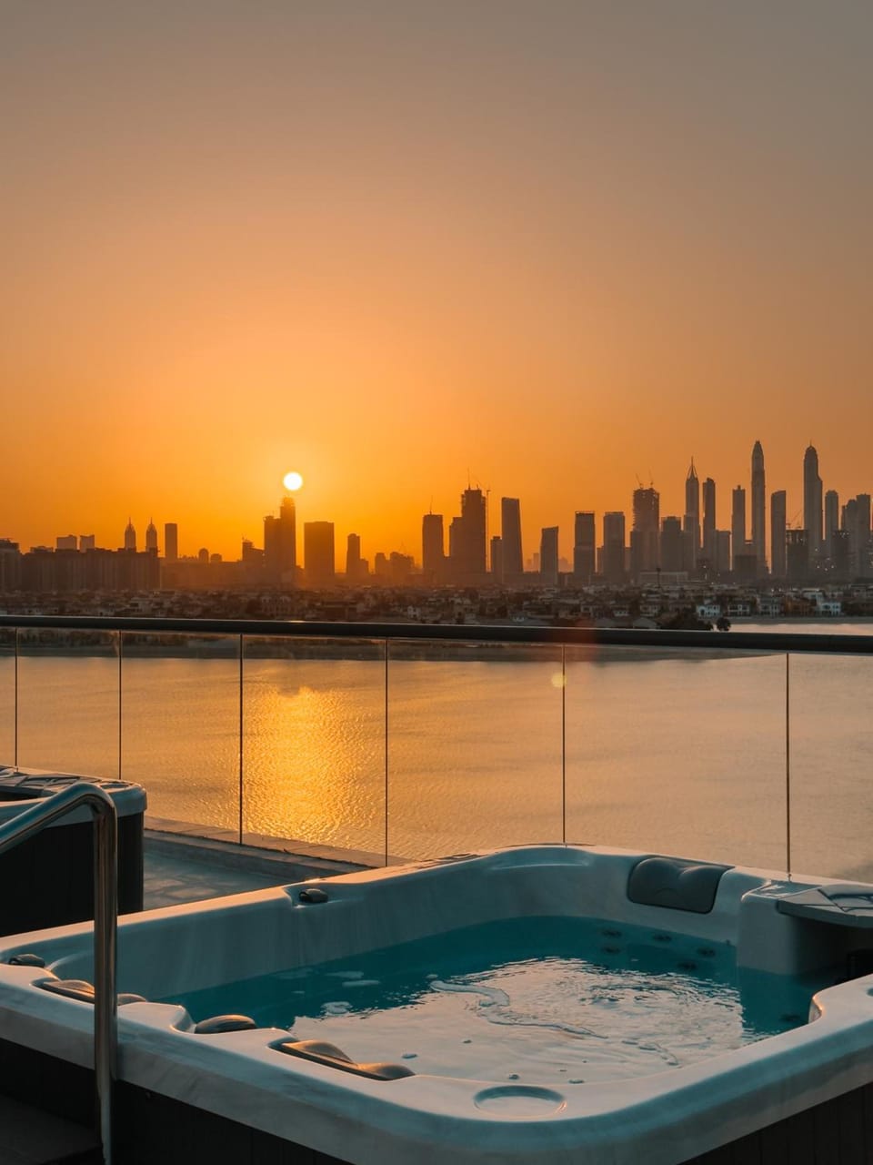 Vignette Collection Th8 Palm Dubai Beach Resort By IHG Hotel in Dubai