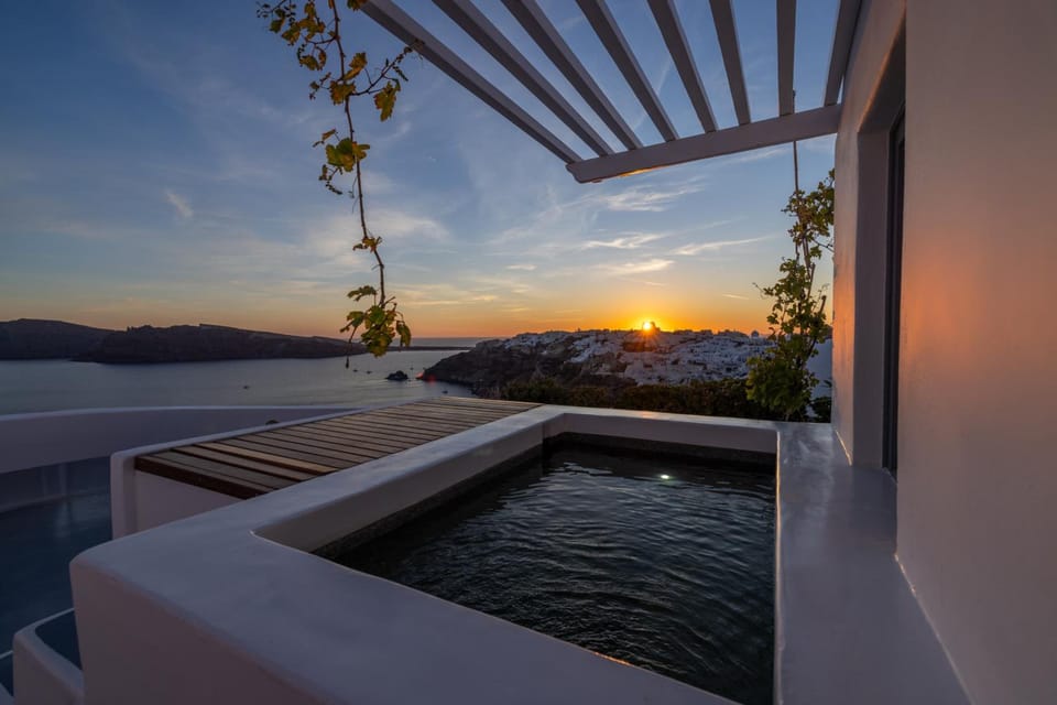 IKIES Santorini Apartment hotel in Oia