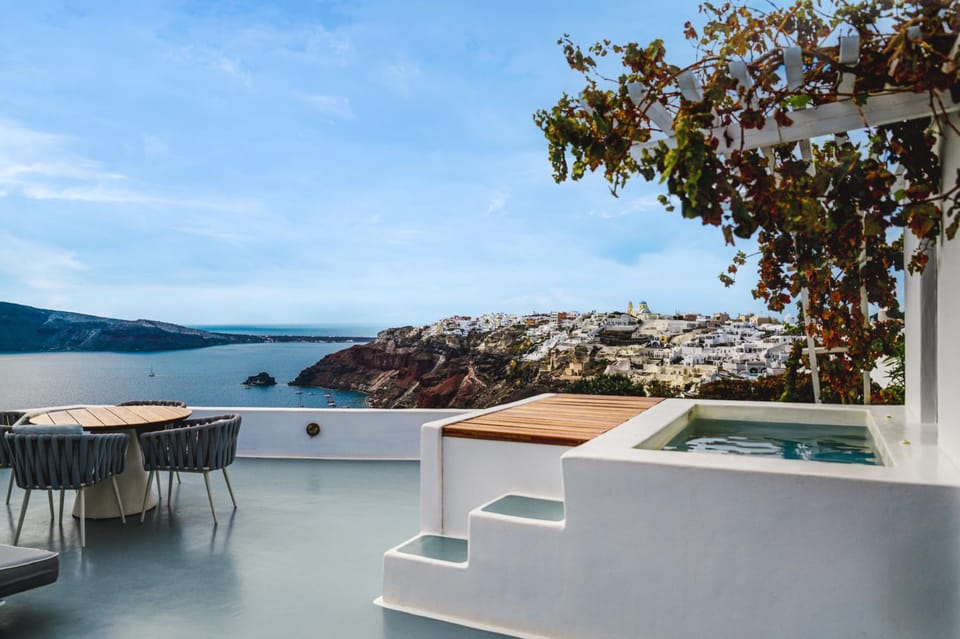 IKIES Santorini Apartment hotel in Oia