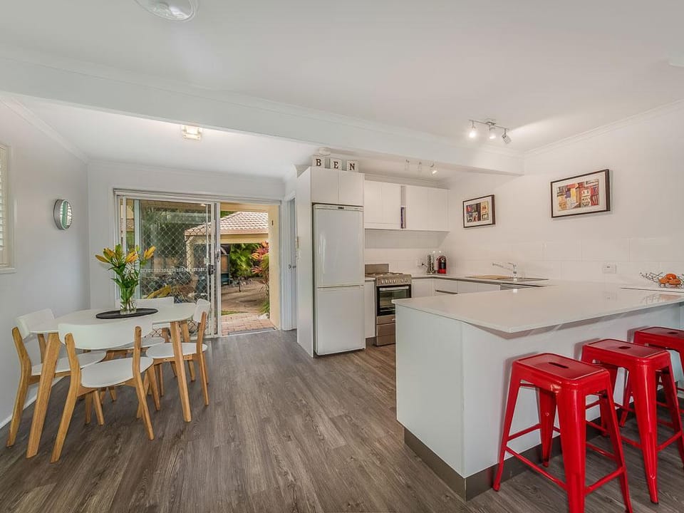 Noosa Gardens Riverside Resort Apartment hotel in Noosaville