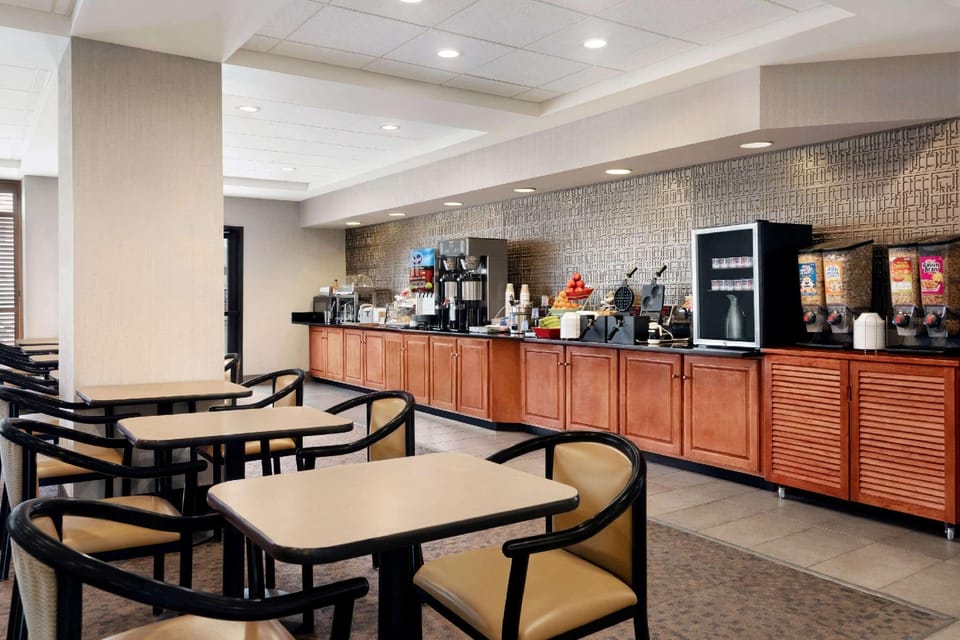 Wingate by Wyndham Cincinnati/Blue Ash Hotel in Blue Ash