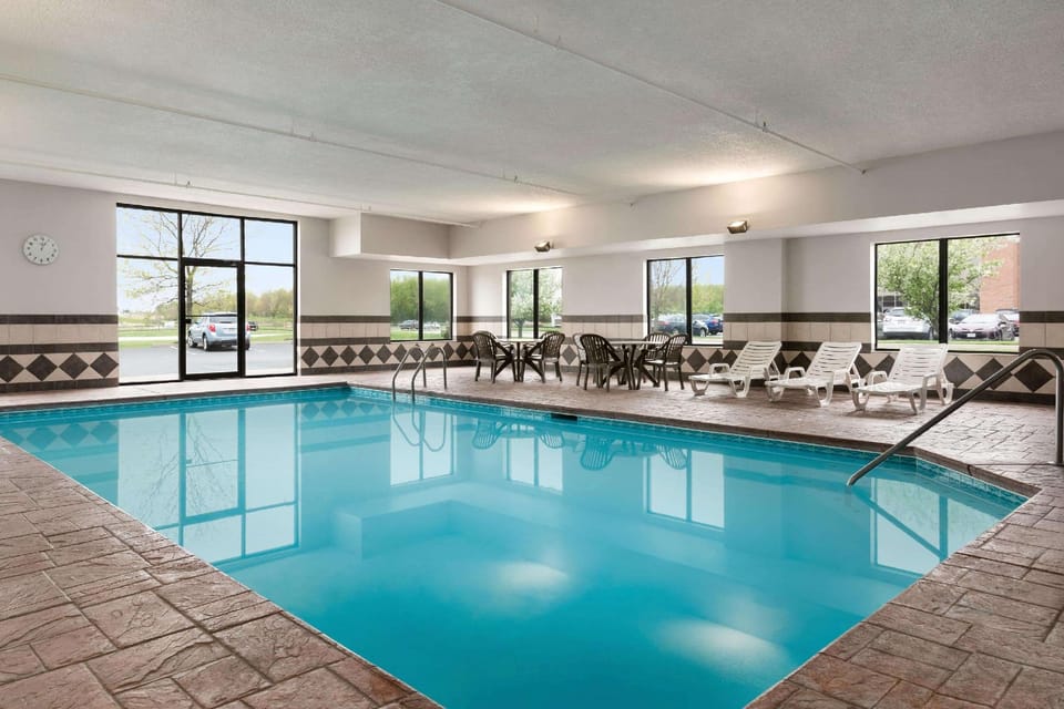 Wingate by Wyndham Cincinnati/Blue Ash Hotel in Blue Ash