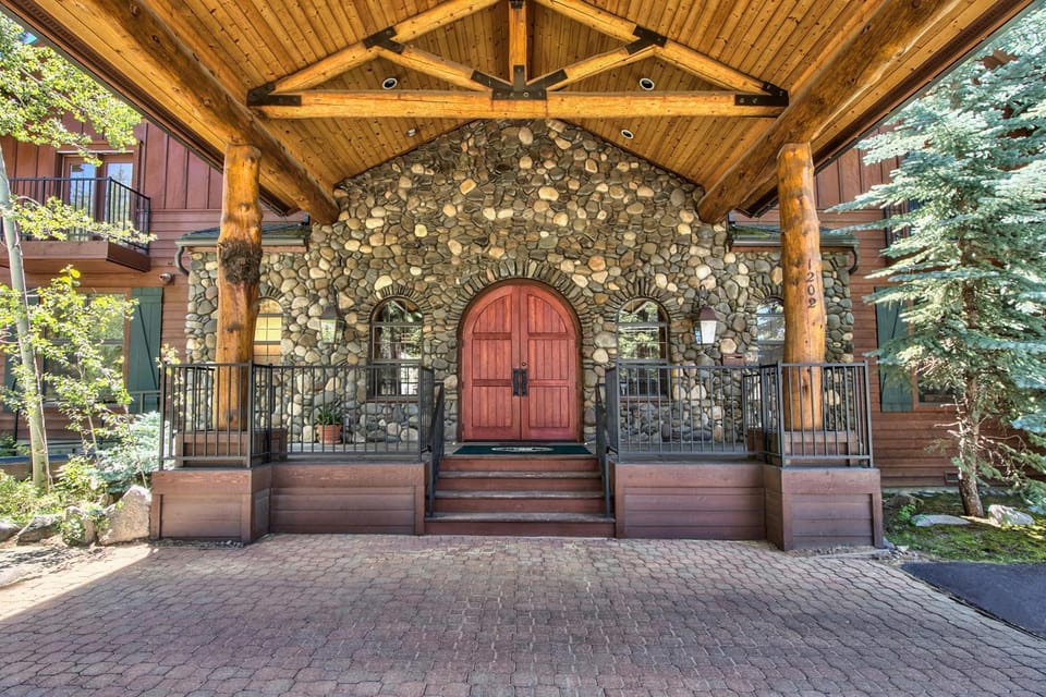Black Bear Lodge Hotel in South Lake Tahoe