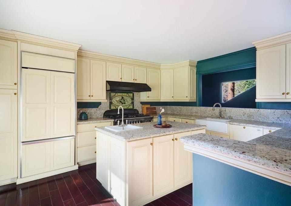 Black Bear Lodge Hotel in South Lake Tahoe