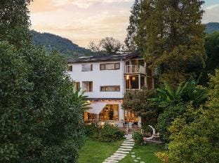 Harvestmoon Vinyl Record Villa Hotel in Hangzhou