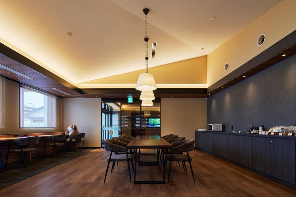 Shared lounge/TV area