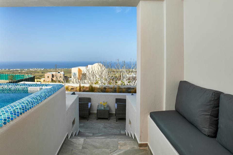 Alyvia Suites Hotel in Oia