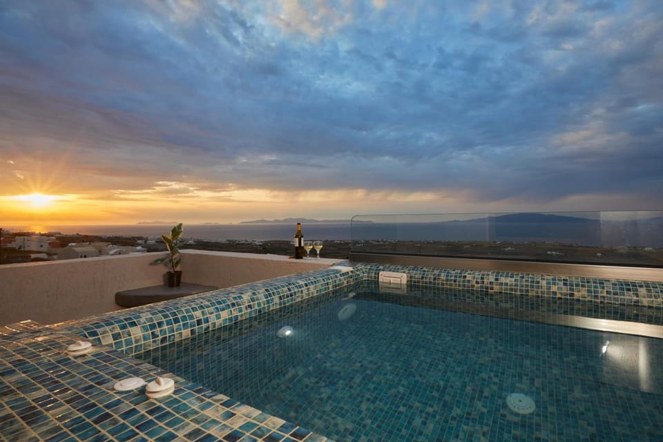 Alyvia Suites Hotel in Oia