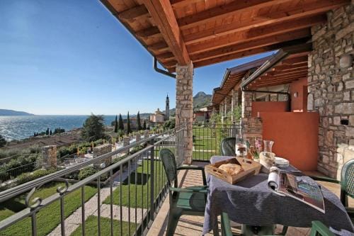 Residence Borgo Dei Limoni - Appartamenti con Garage Hotel in Gargnano