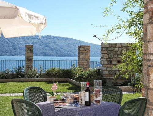 Residence Borgo Dei Limoni - Appartamenti con Garage Hotel in Gargnano