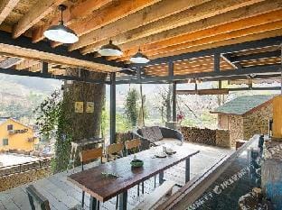 Tree House Guesthouse Hotel in Hangzhou