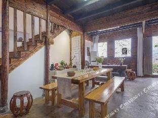 Tree House Guesthouse Hotel in Hangzhou