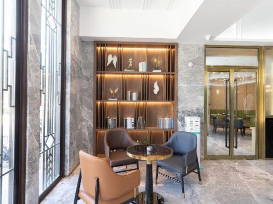 Qingmu Platinum Hotel (Nanjing Xinjiekou Subway Station Youyi Square) Hotel in Nanjing