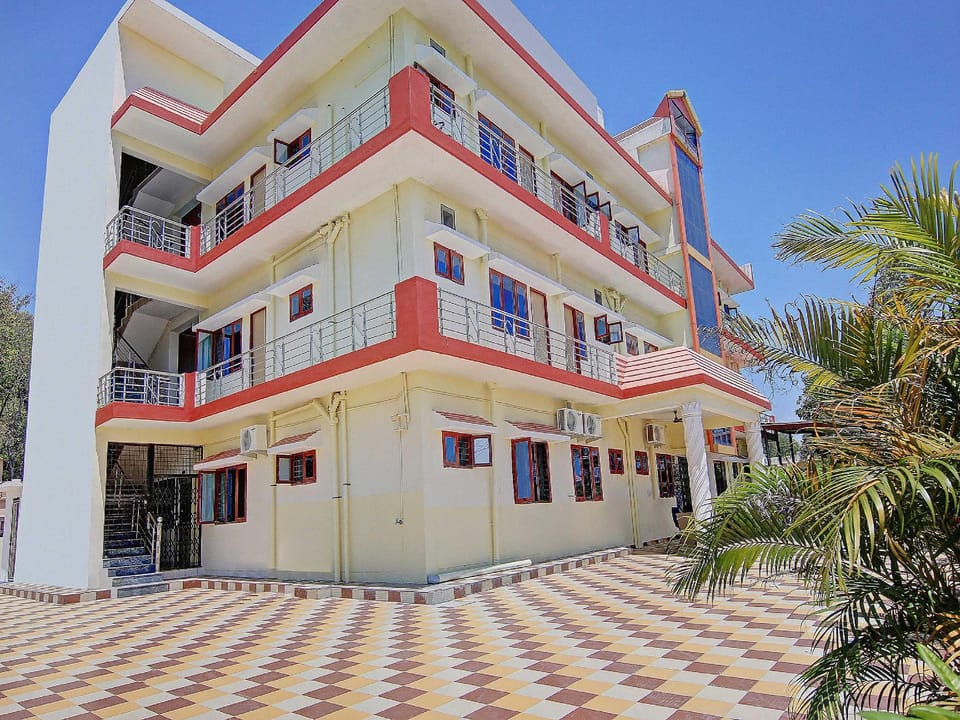 HOME 78802 Balaji Bhawan Jhajra Hotel in Uttarakhand