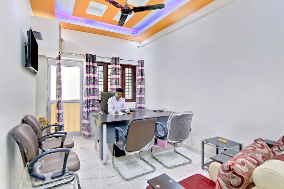 HOME 78802 Balaji Bhawan Jhajra Hotel in Uttarakhand
