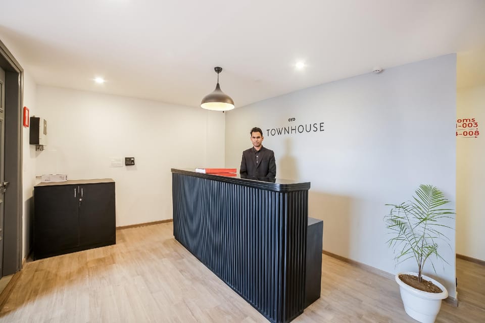 Townhouse Artemis Hospital Near Unitech Cyber Park Hotel in Gurugram