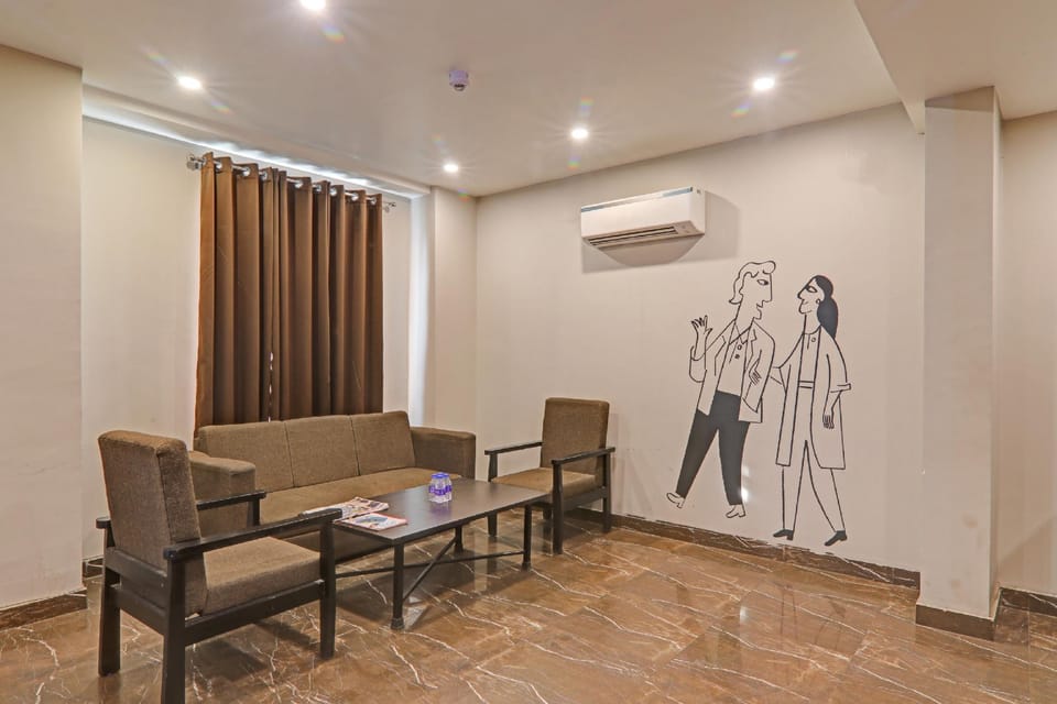 Super Townhouse Amaraa Hotel Near Phoenix Palassio Hotel in Lucknow