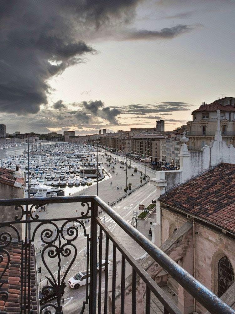 New Hotel Le Quai - Vieux Port Hotel in Marseille