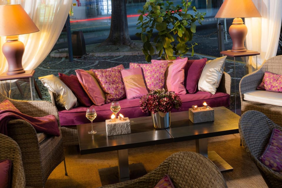 Bar/lounge