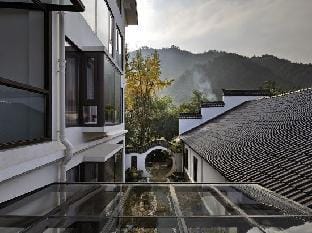 Golden Phoenix Wutongyuan Guesthouse Hotel in Zhejiang