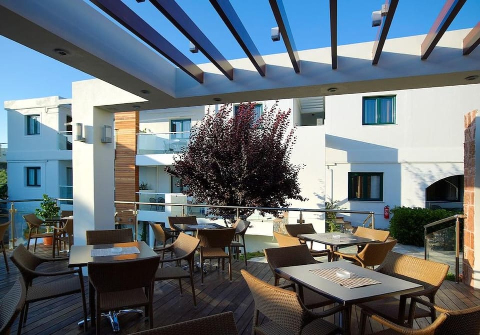 Minos Village Apartment hotel in Agia Marina