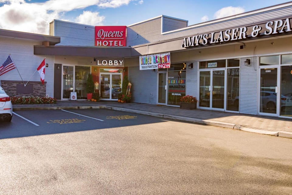 Queens Hotel Hotel in New Westminster