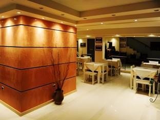 Sunbeam Hotel in Akti Koundourou