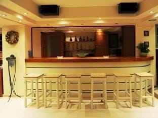 Sunbeam Hotel in Akti Koundourou